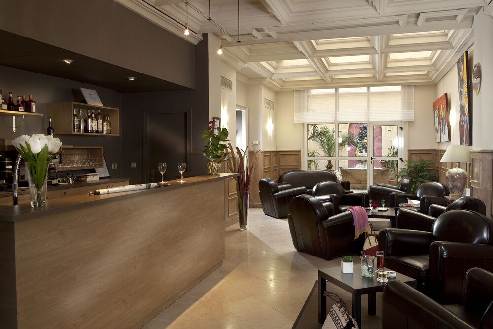 Hotel Bar