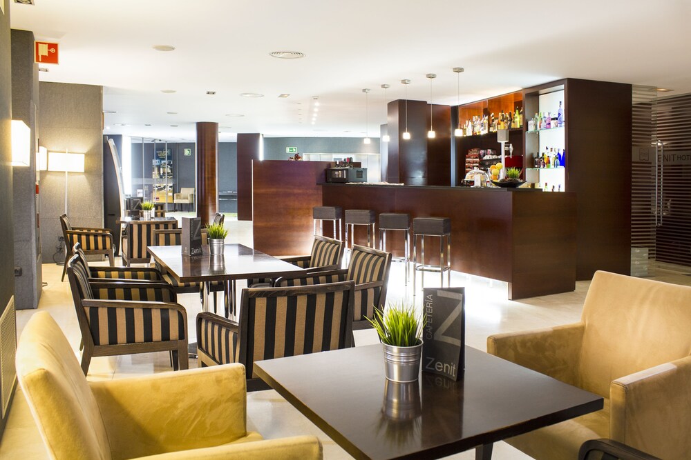 Hotel Bar
