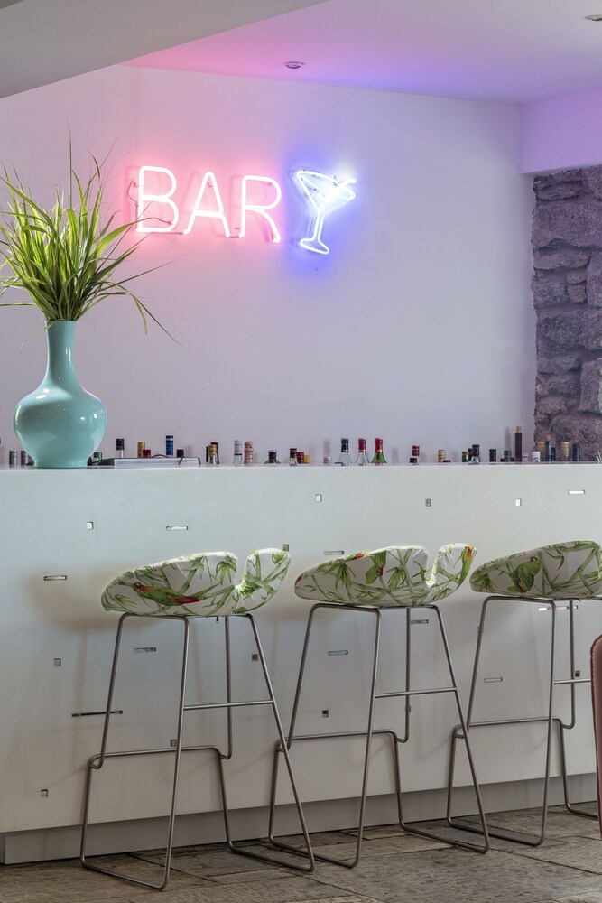 Hotel Bar