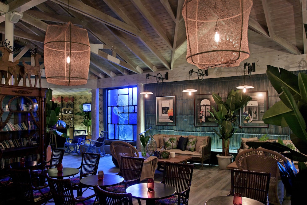 Hotel Bar