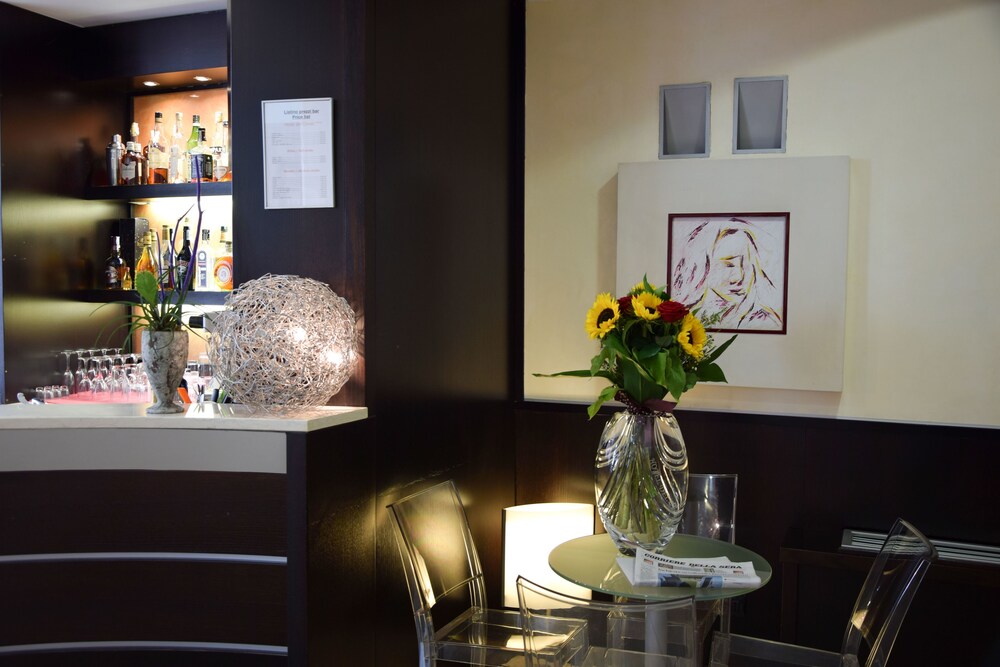 Hotel Bar