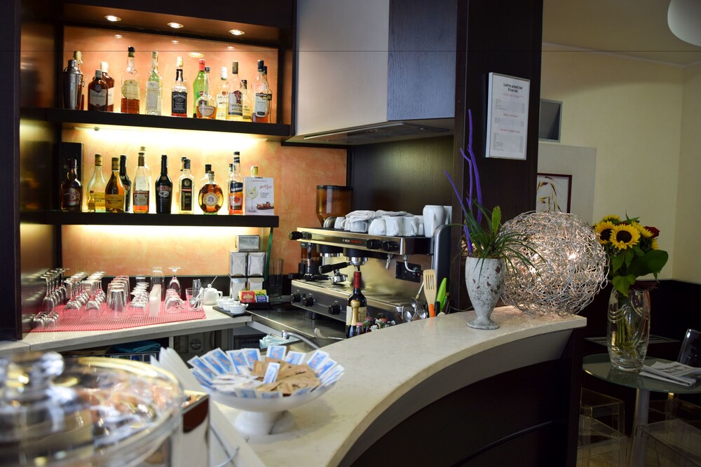 Hotel Bar