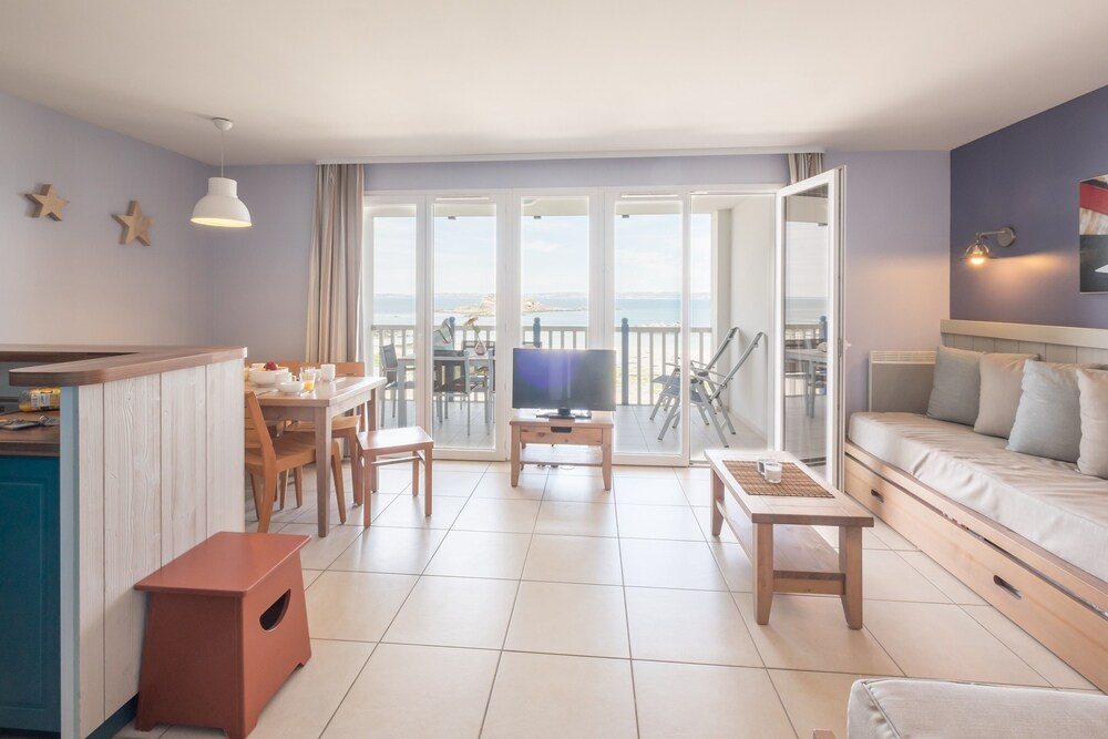 Standard 1 Bedroom Apartment for 6 people - Living Room