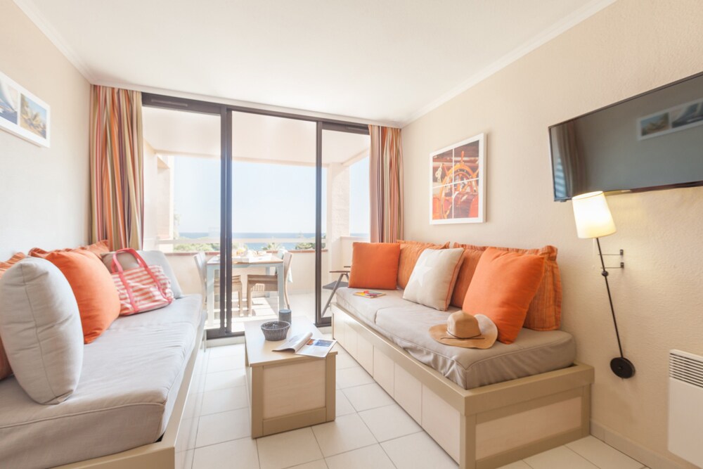 Superior 1 Bedroom Apartment for 4/5 people - Living Area