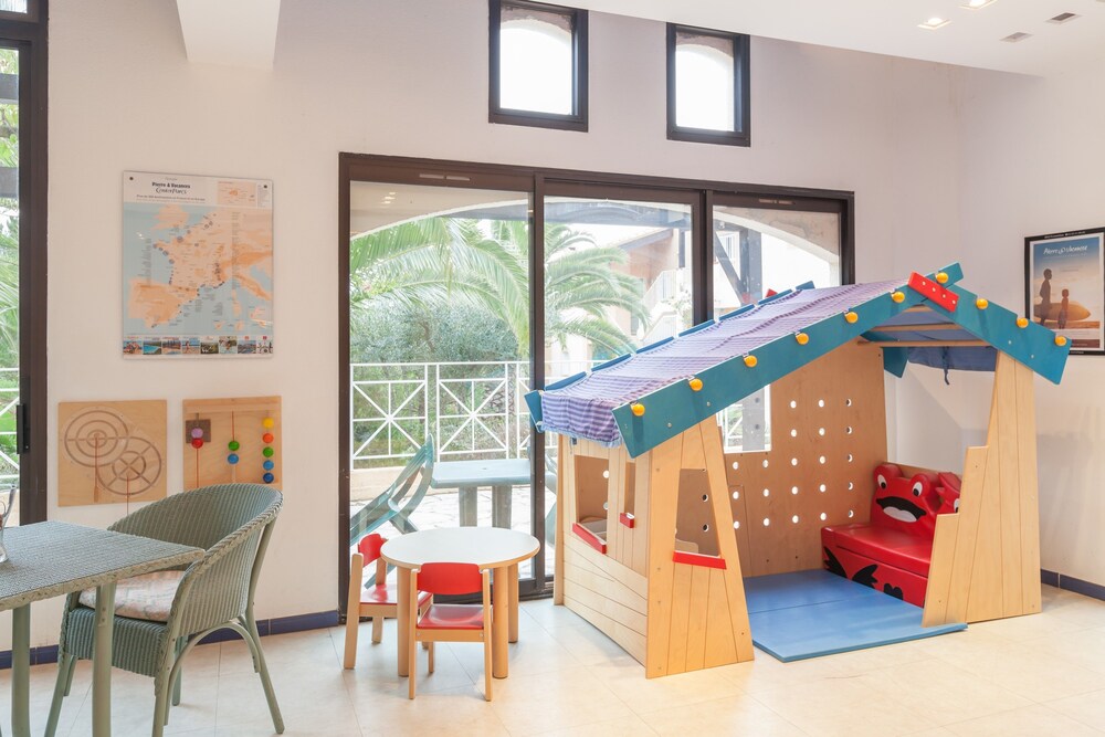 Childrens Play Area - Indoor