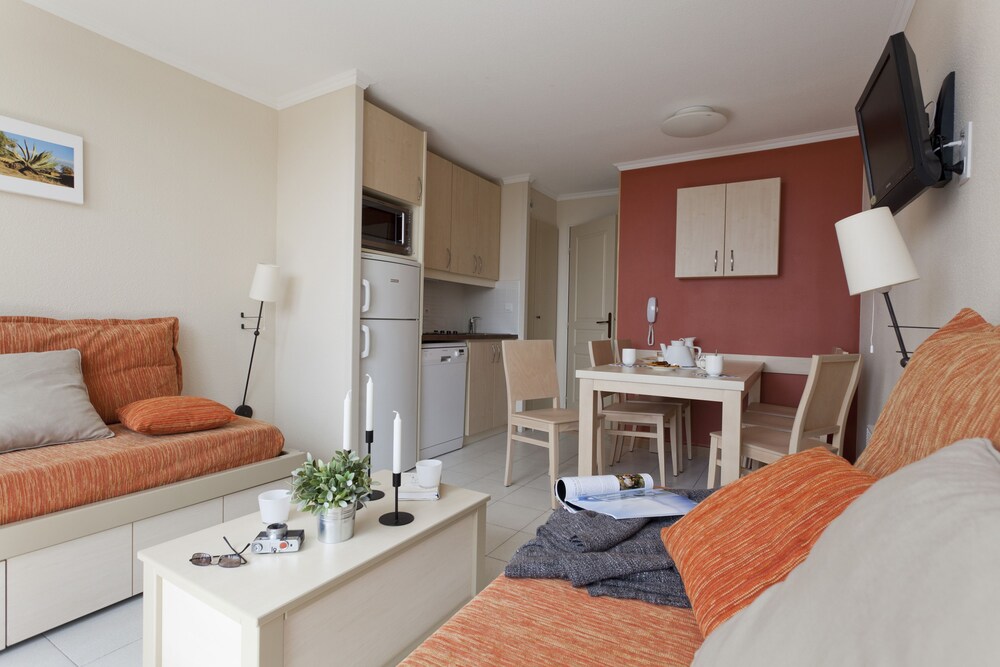 Standard 1 Bedroom Apartment for 4/5 people - Living Area