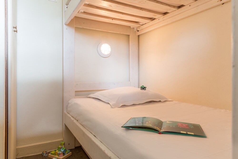 Room - Guestroom