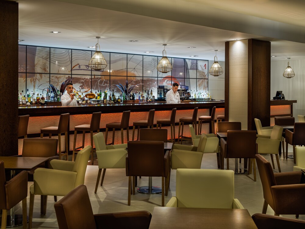 Hotel Bar