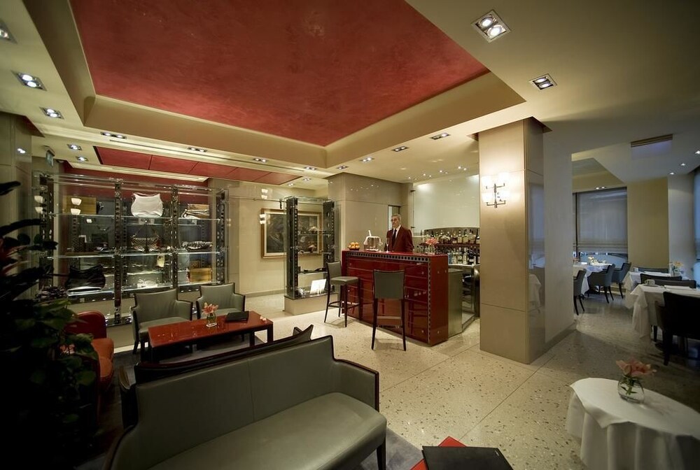 Hotel Bar