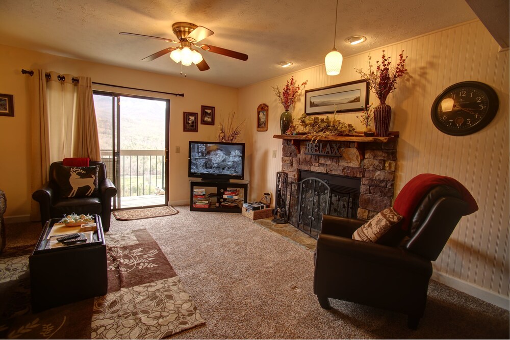 Room, 2 Bedrooms, 2 Bathrooms - Living Area