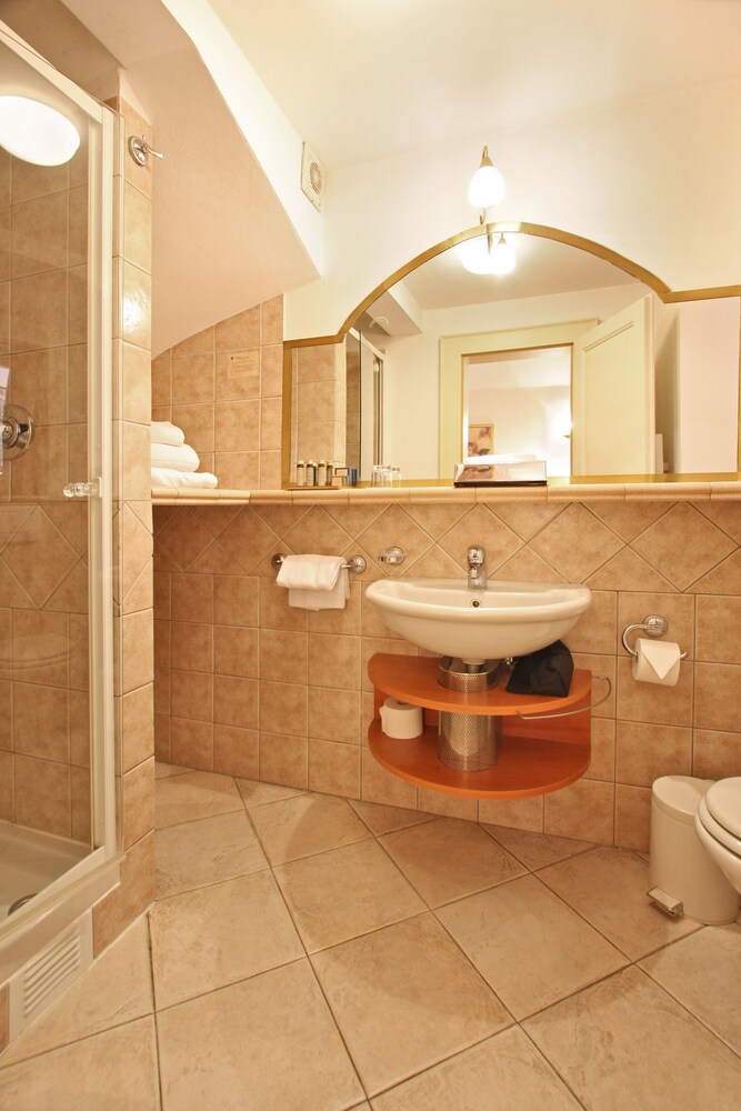 Salle de bain (Small Mezonet)