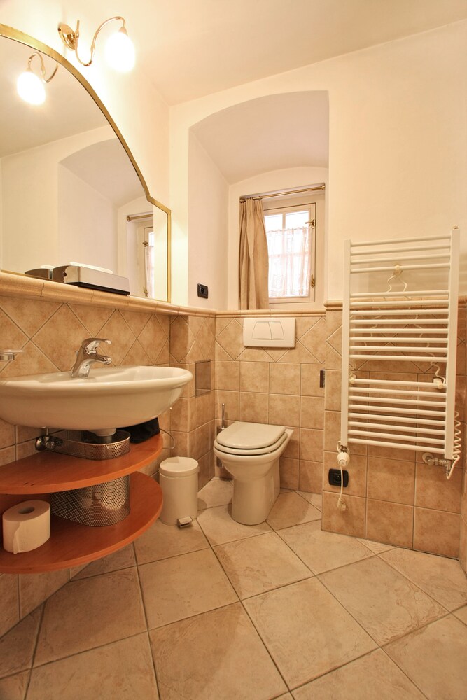 Salle de bain (Small Mezonet)
