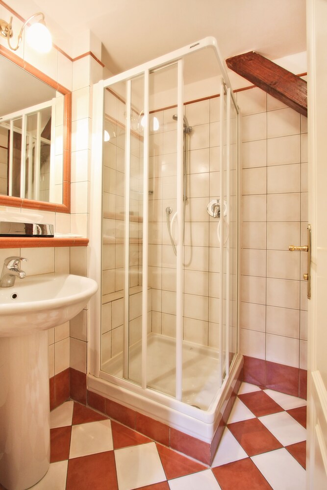 Salle de bain (Suite Royale, 2 chambres)