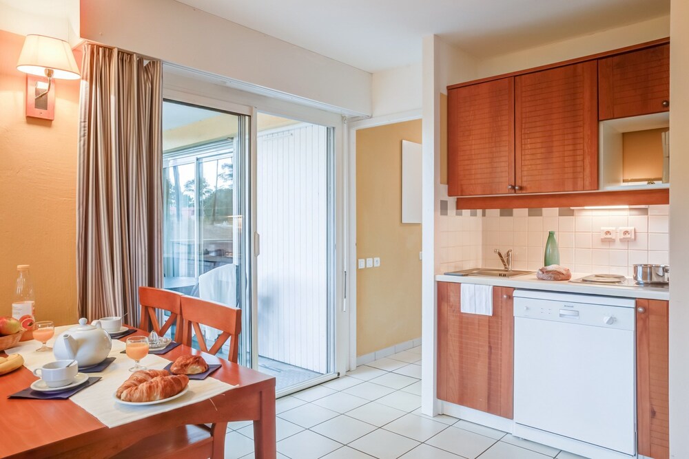 Standard Room, 1 Bedroom (4 pers PMR) - Living Area