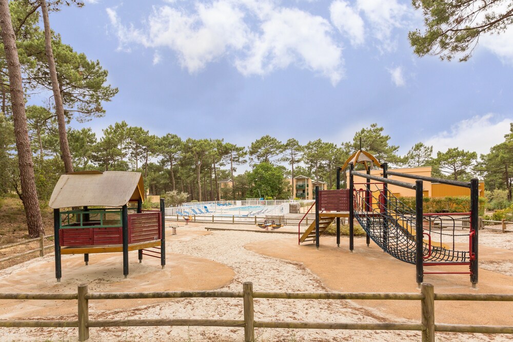 Childrens Play Area - Outdoor
