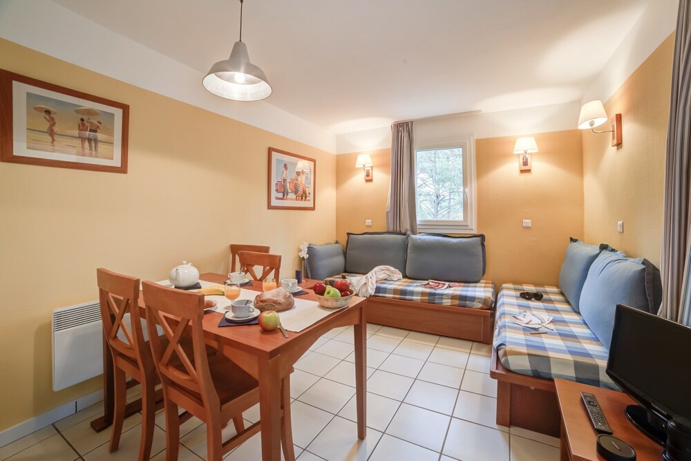 Standard Room, 1 Bedroom (4/5 pers) - Living Area