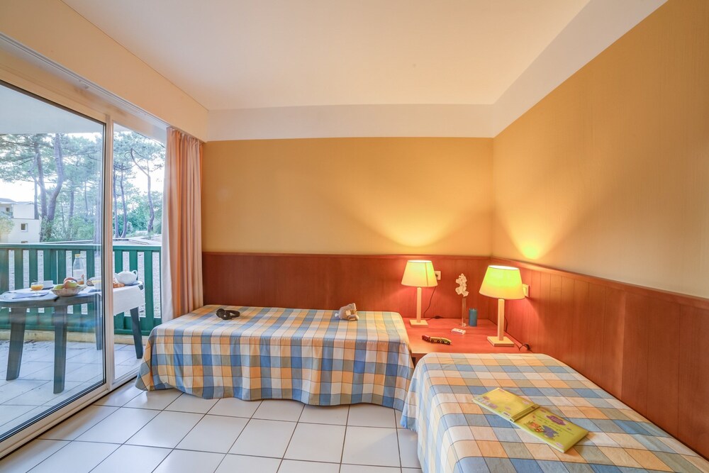 Standard Room, 1 Bedroom (4 pers PMR) - Living Area