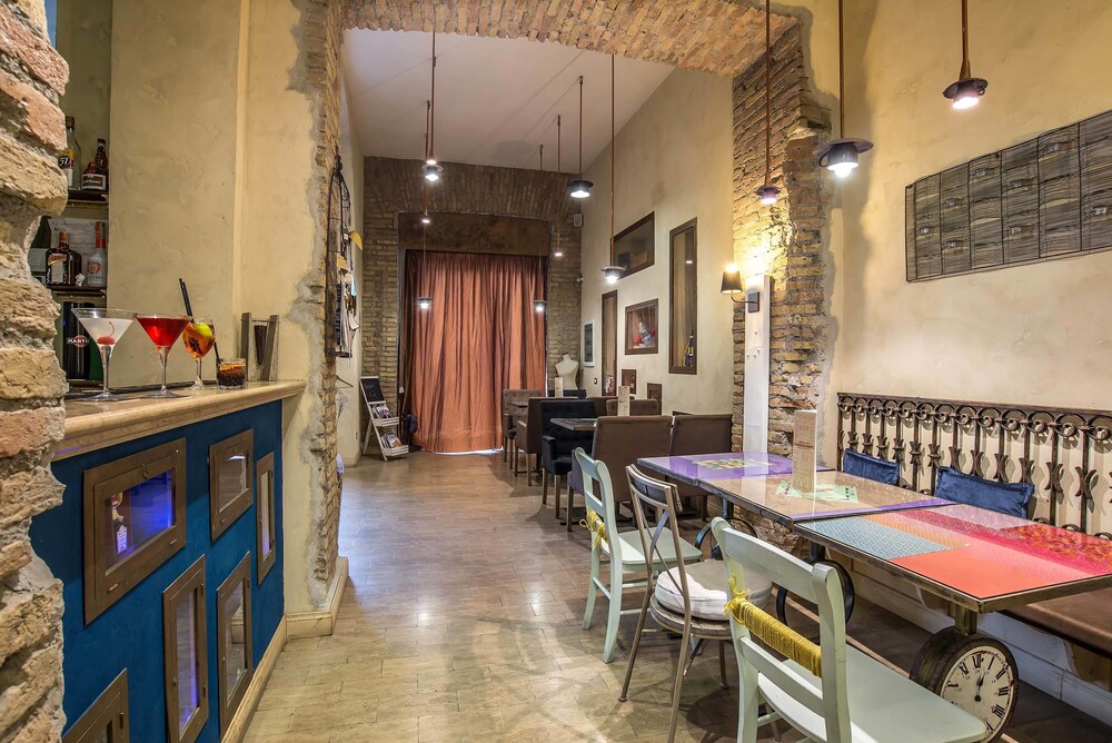Hotel Bar