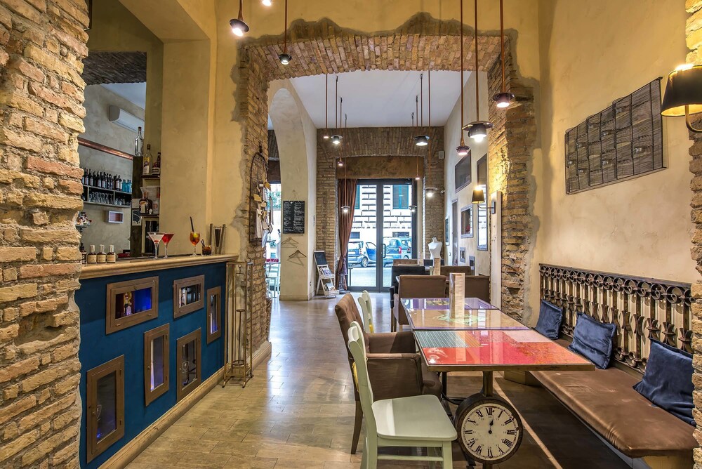 Hotel Bar
