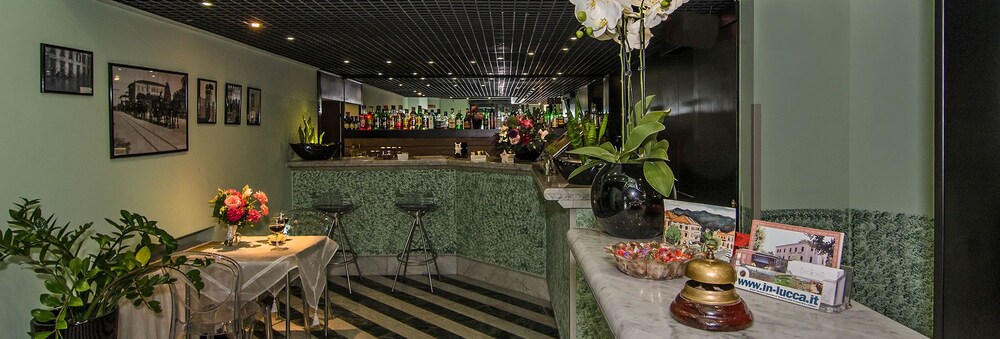 Hotel Bar