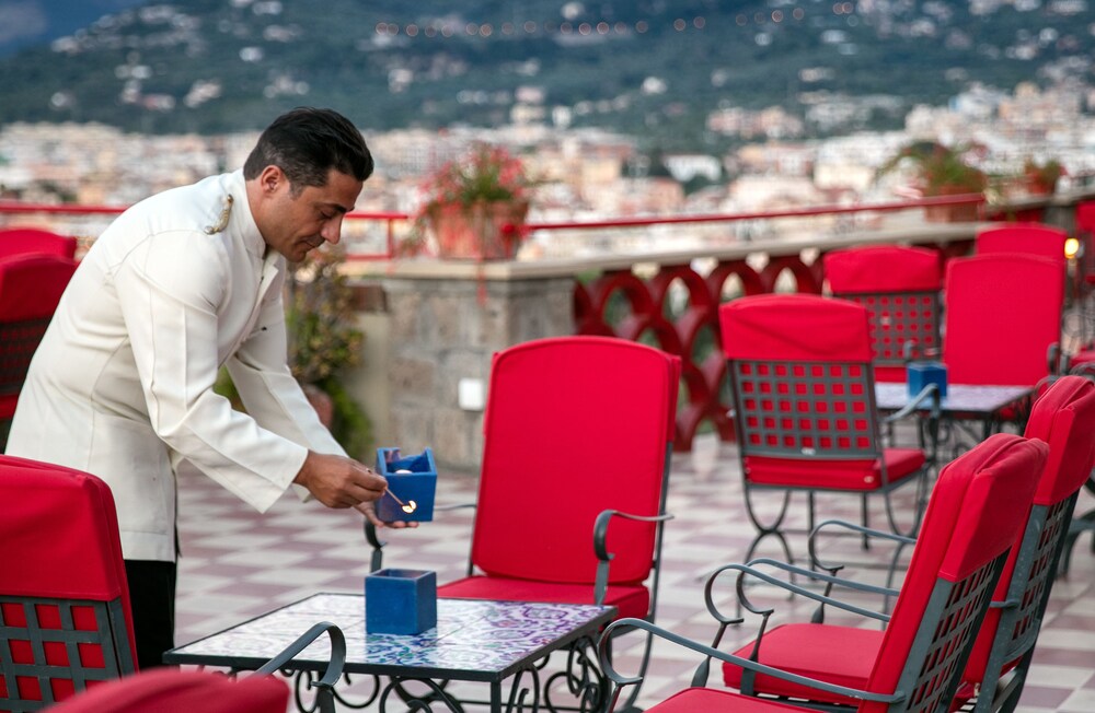 Hotel Bar