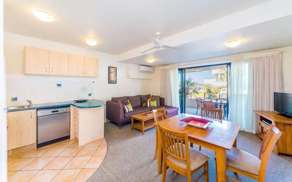 One Bedroom Garden View Suite - In-Room Dining