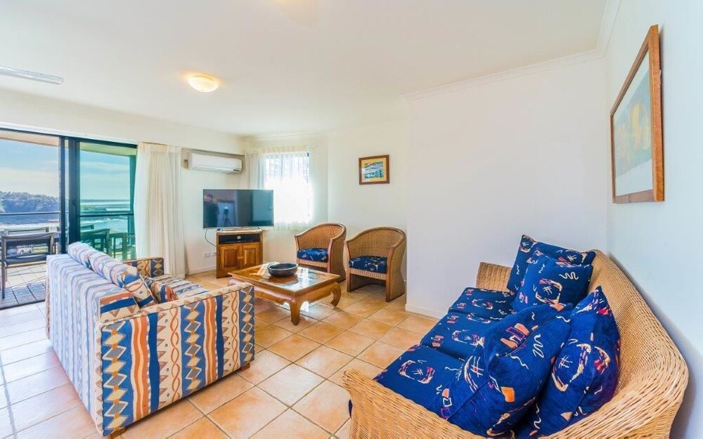 Three Bedroom Ocean View Deluxe - Living Room