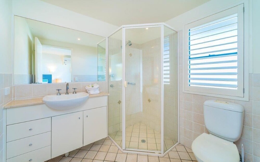 Ocean View Studio - Bathroom