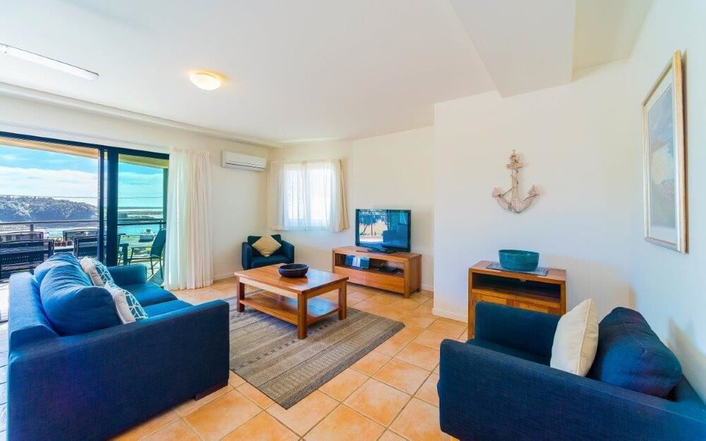 Three Bedroom Ocean View Deluxe - Living Room