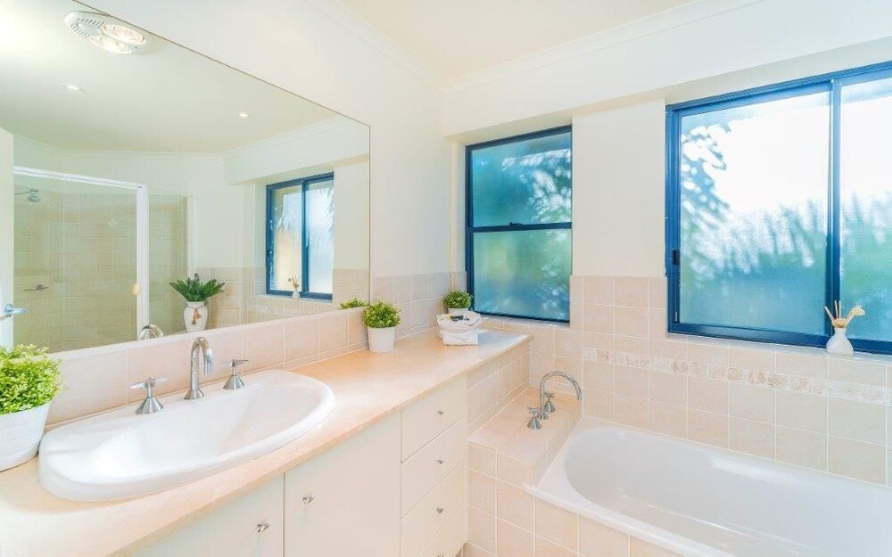 Three Bedroom Ocean View Suite - Bathroom