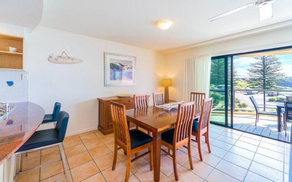 Three Bedroom Ocean View Deluxe - In-Room Dining