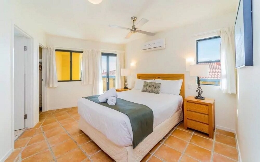 Three Bedroom Ocean View Deluxe - Guestroom