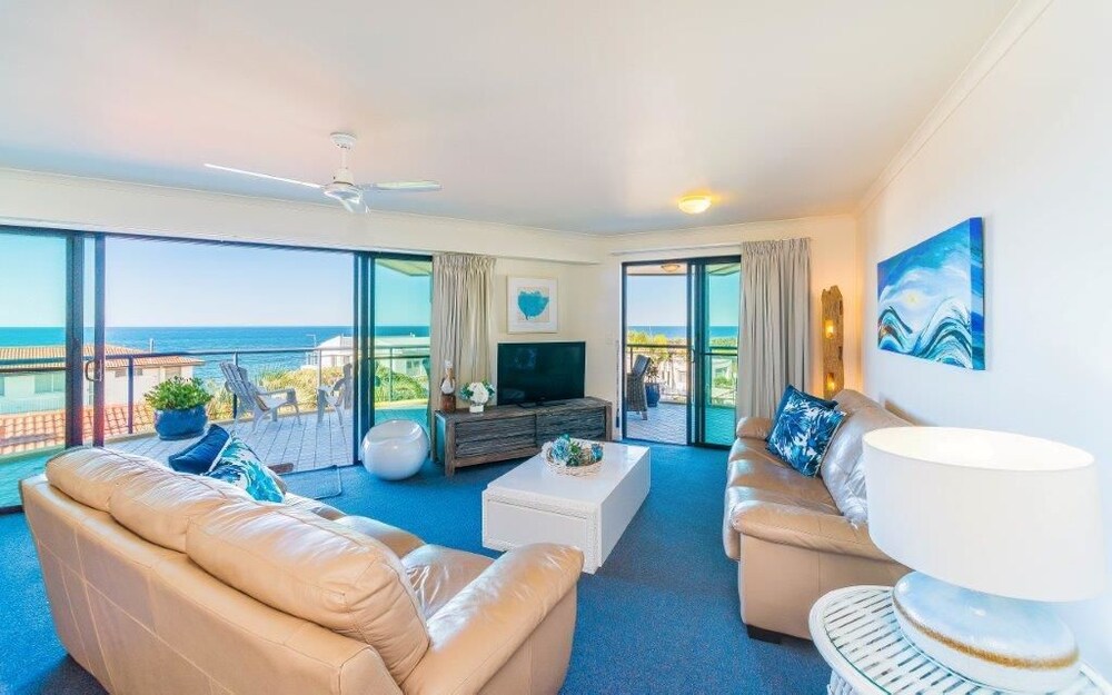 Three Bedroom Ocean View Suite - Living Room