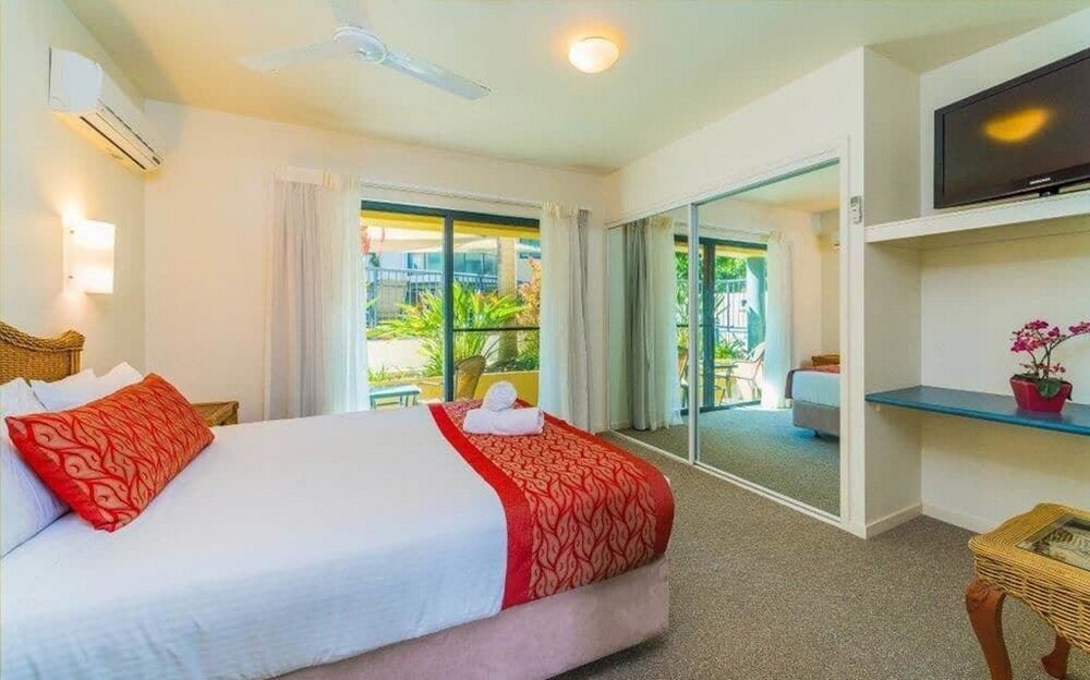 One Bedroom Garden View Suite - Guestroom