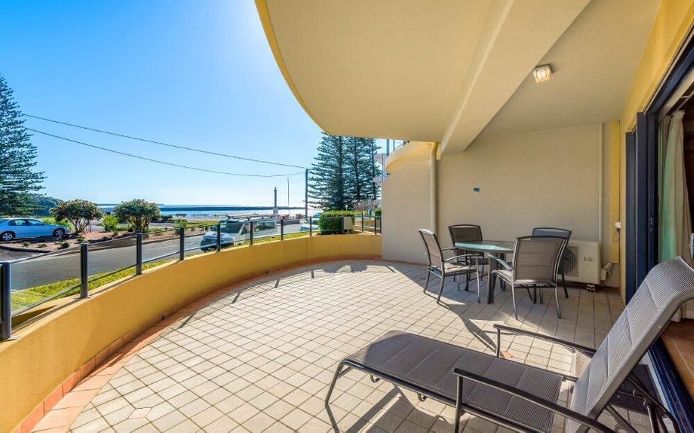 One Bedroom Ocean Facing Suite - Balcony