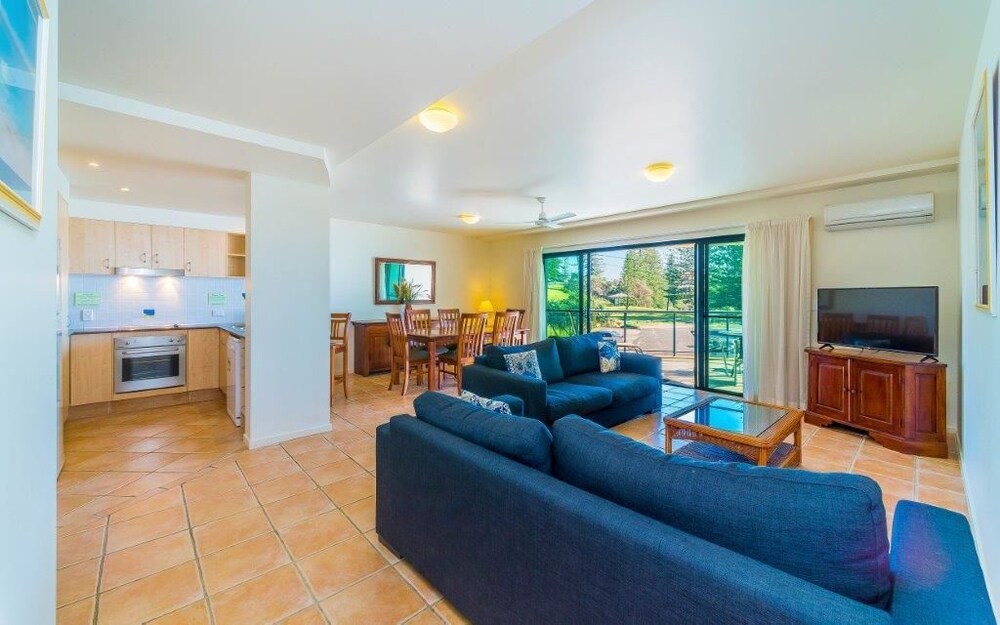 One Bedroom Ocean View Suite - Living Area