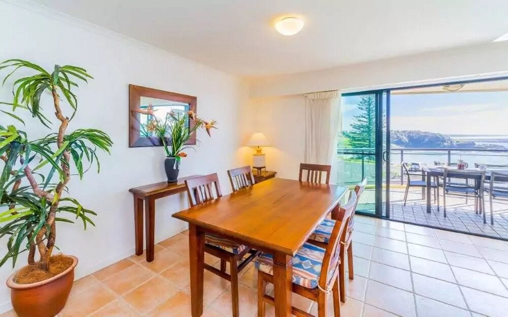 Three Bedroom Ocean View Deluxe - In-Room Dining