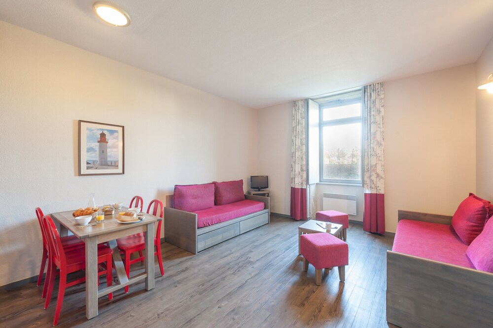 Standard Apartment - Living Room