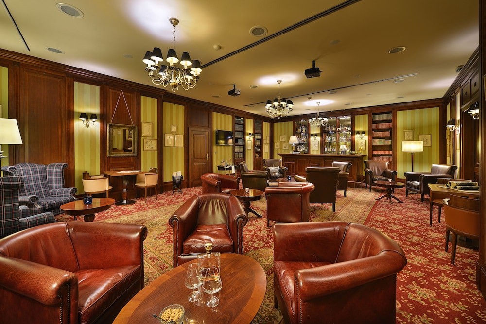 Hotel Bar