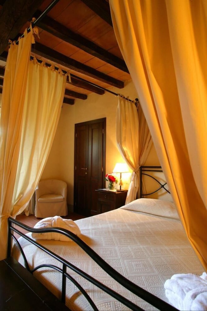 Deluxe Double Room (canopy bed) - Guestroom