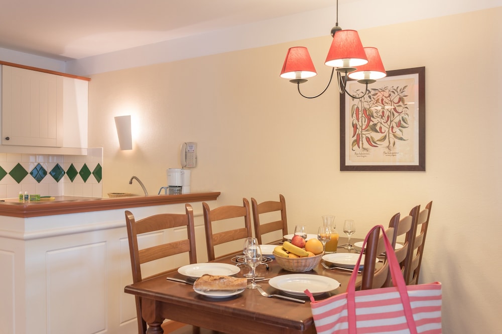 2/3 Standard rooms for 6/7 people - In-Room Kitchen