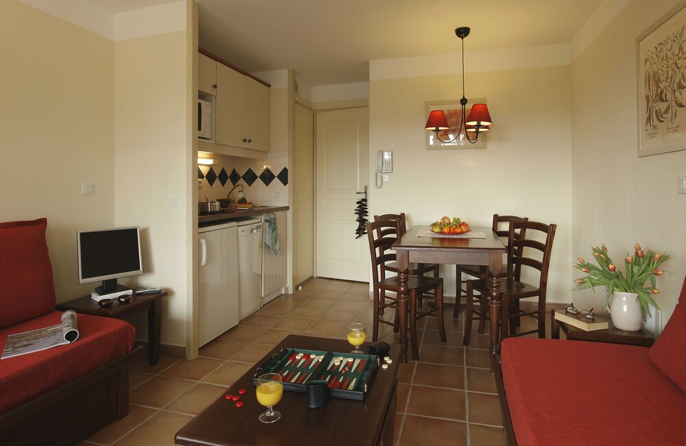 Standard 2 rooms, for 4/5 people - Living Area