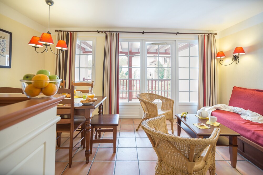 Standard 2/3 rooms for 5/6 people - Living Area