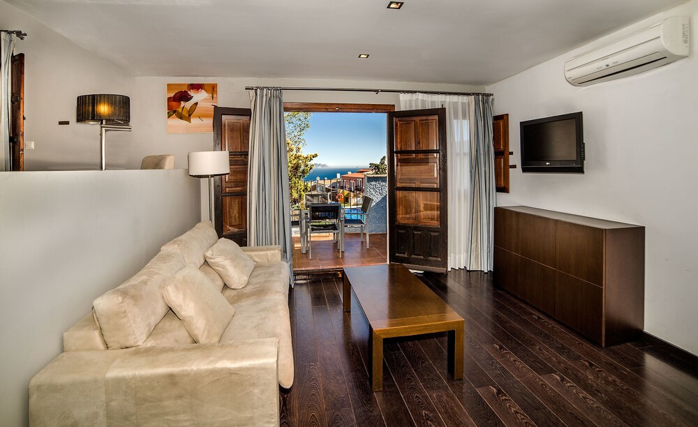 Studio, Pool View - Guestroom