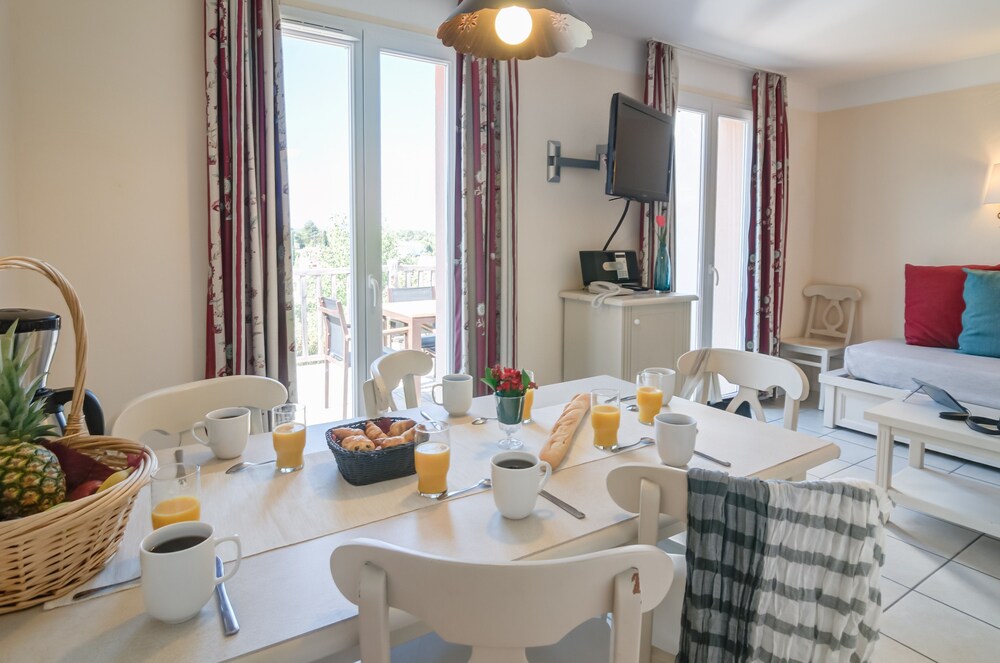 Superior 2 Bedrooms House for 5/6 people - In-Room Dining