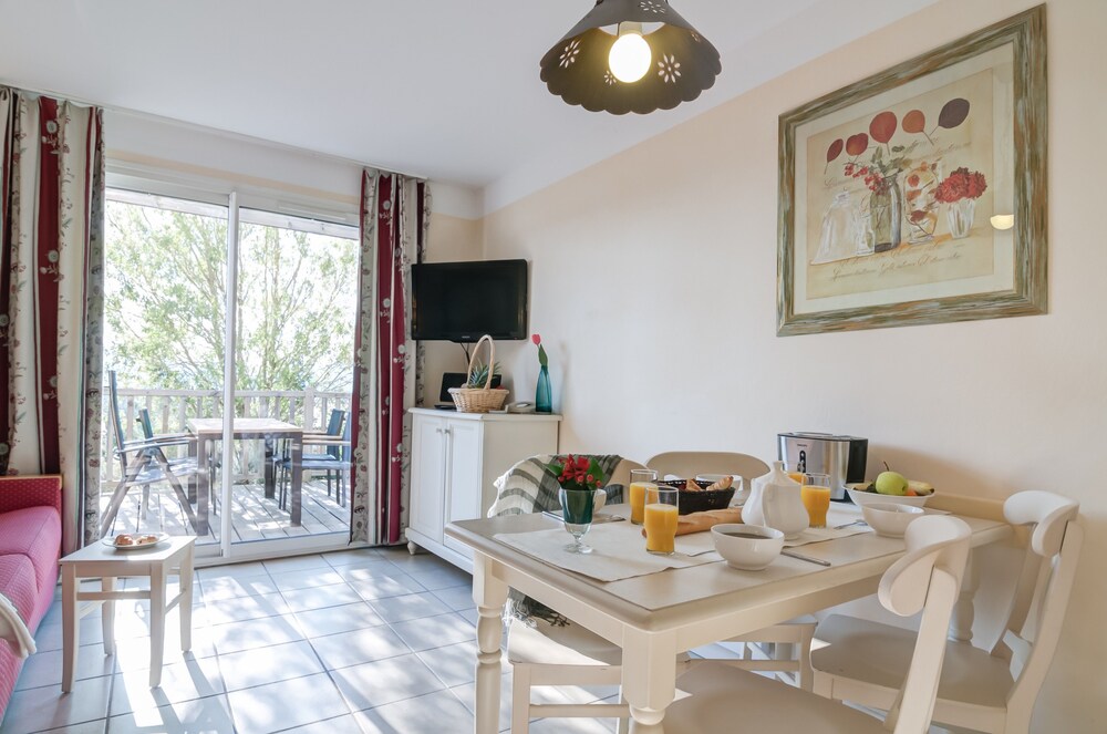 Standard House, 3 Bedrooms - Living Area