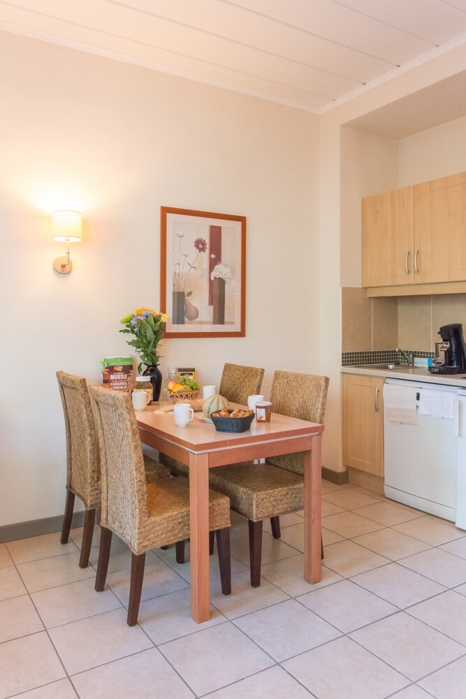 Superior 1 Bedroom Apartment for 4 people Air-conditioned - In-Room Dining