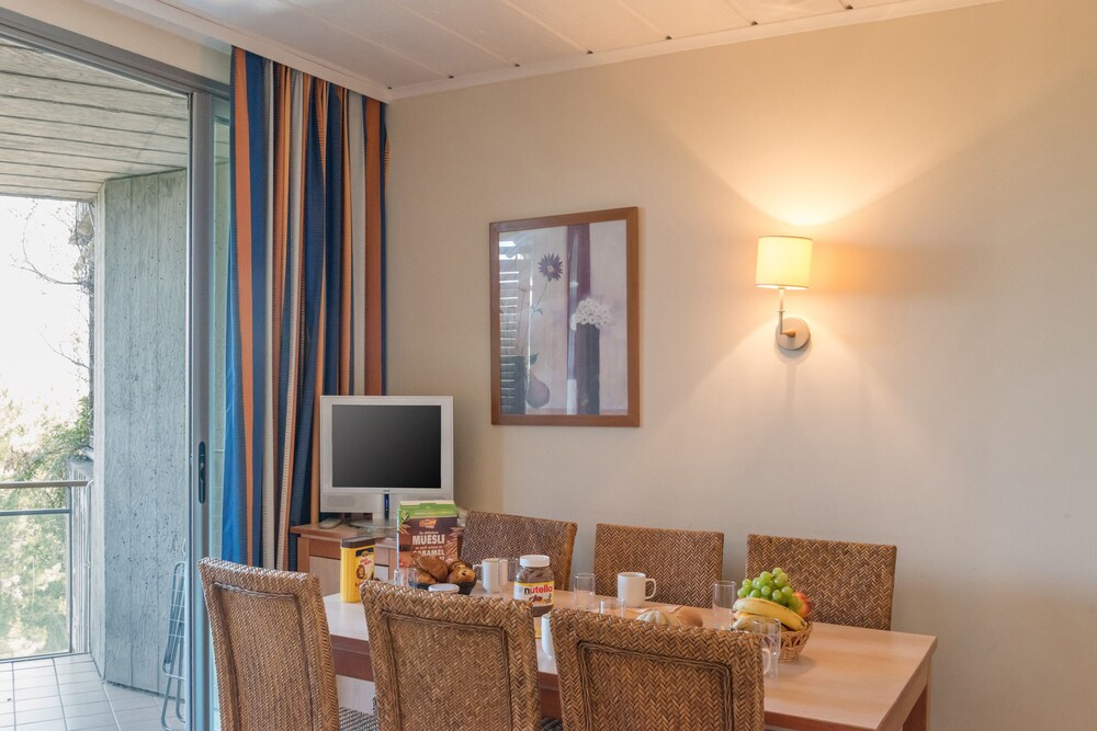 Standard 1 Bedroom Apartment for 4 people - In-Room Dining
