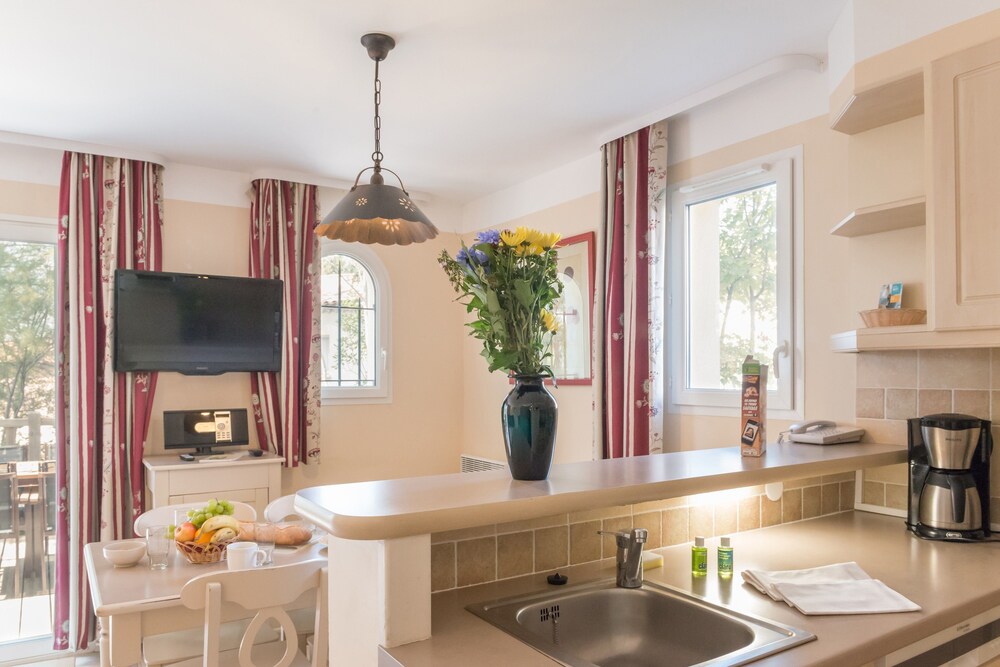Superior 1 Bedroom House for 5 people - In-Room Kitchenette