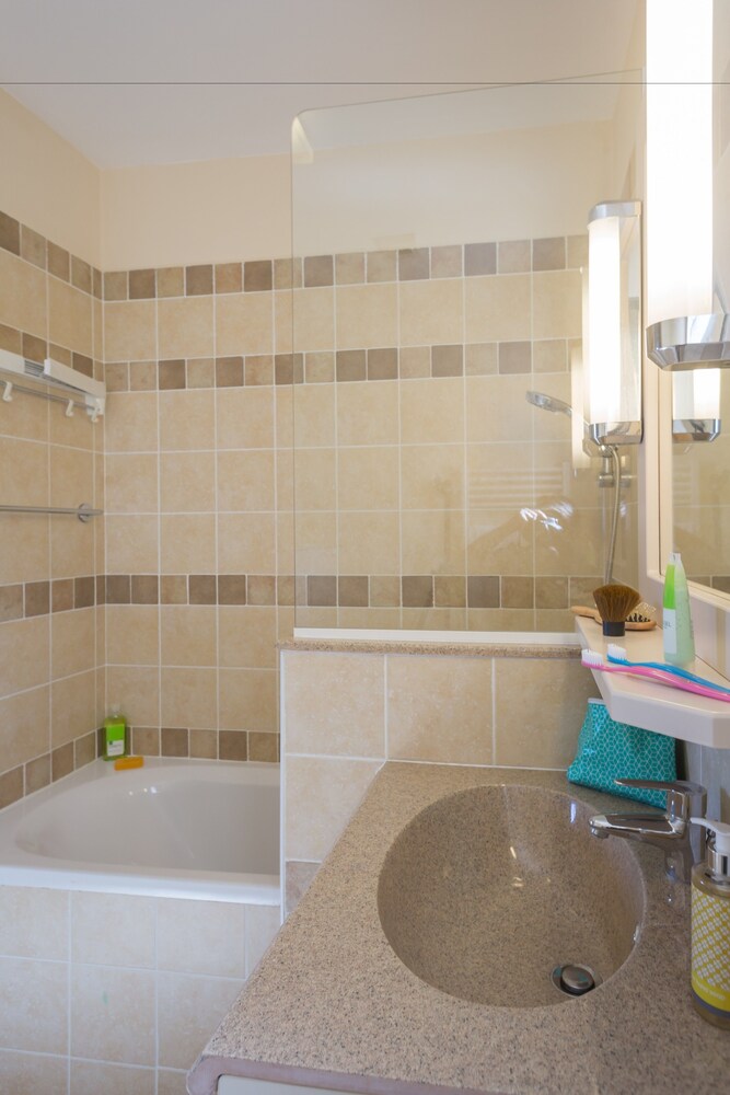 Superior 1 Bedroom House for 5 people - Bathroom